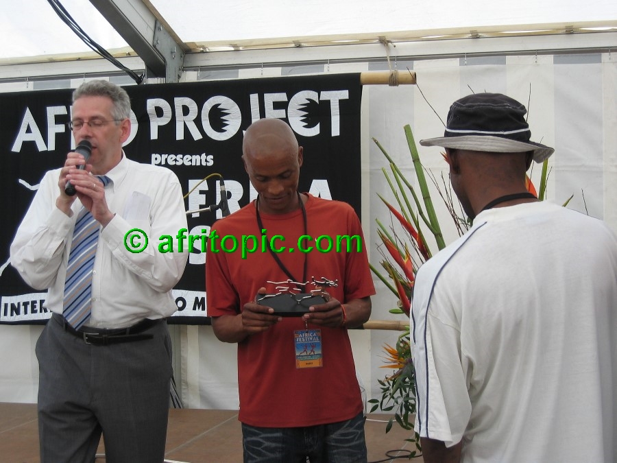 ../Images/AfricaFestival-27-28May05 042.jpg